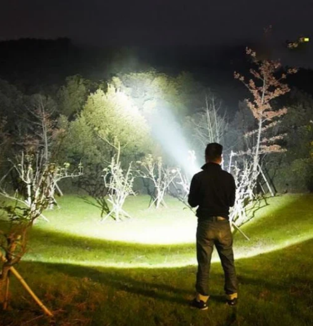 Lanterna Recarregável  | Iluminação Potente para Atividades Externas