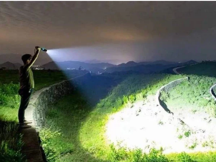 Lanterna Recarregável  | Iluminação Potente para Atividades Externas